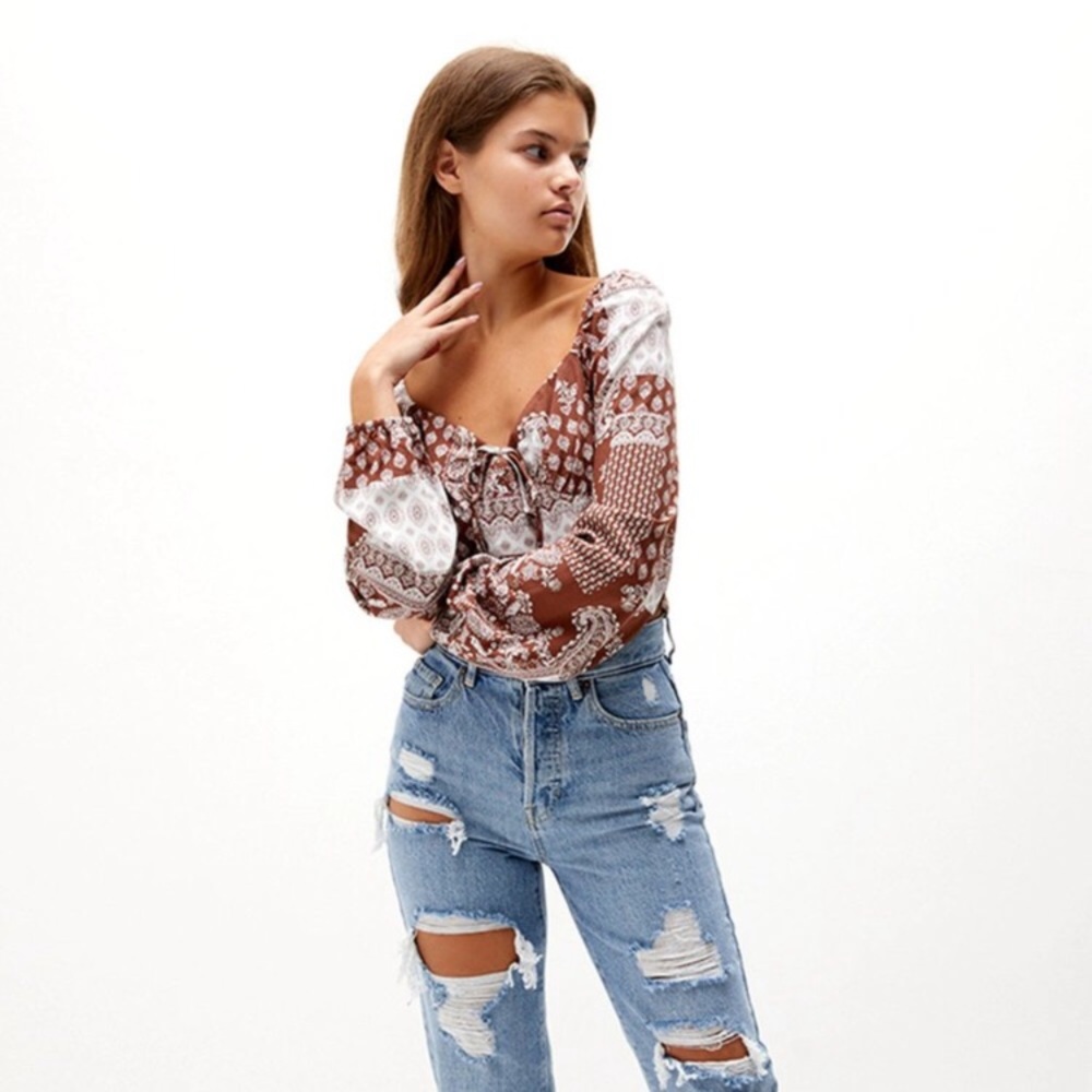 LA Hearts Long Sleeve Tie Front Paisley Crop Top - Picture 3 of 9